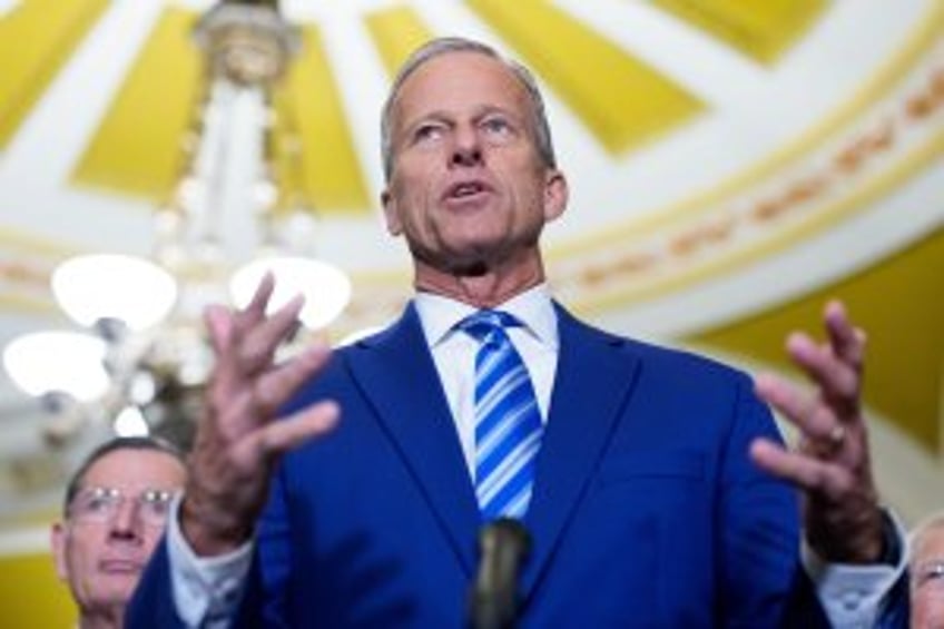 Stablecoin regulation bill easily moves toward full Senate vote