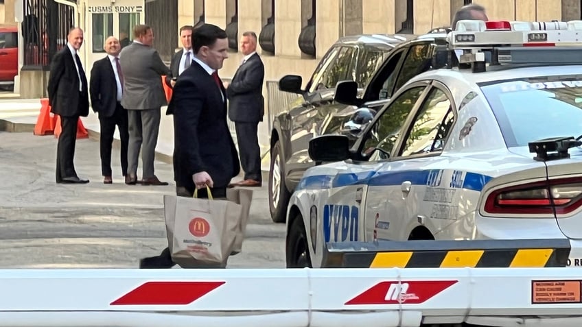 staff delivers at least 6 yuge bags of mcdonalds to trump trial in manhattan