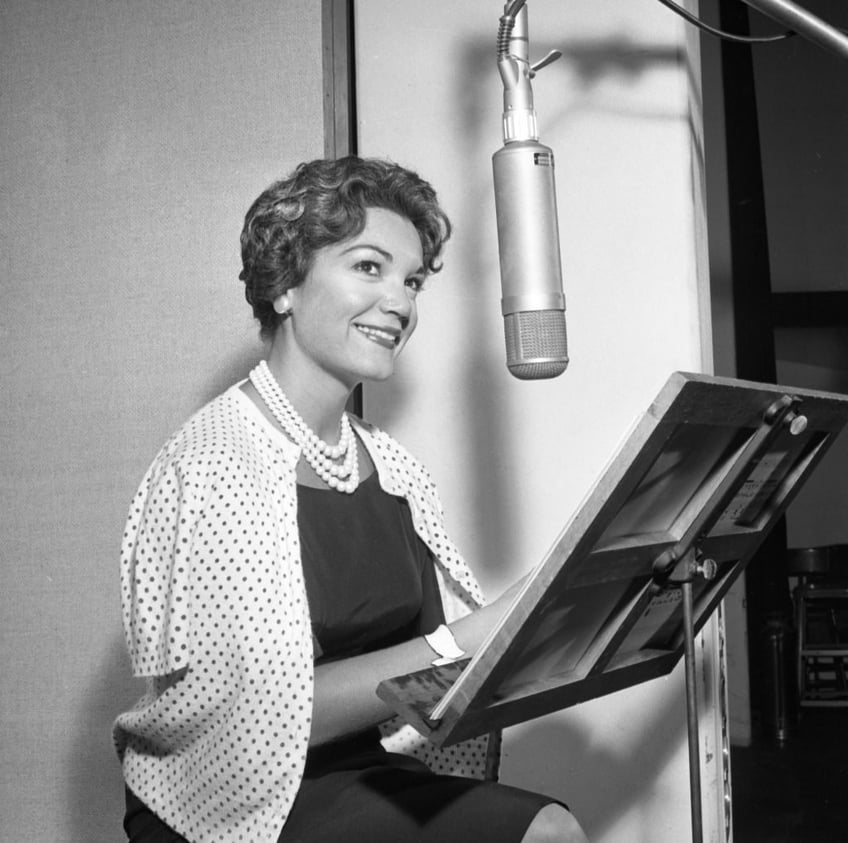 star crossed singer connie francis whose hits included pretty little baby dead at 87