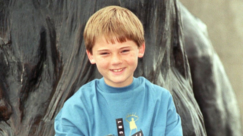 young jake lloyd smiling