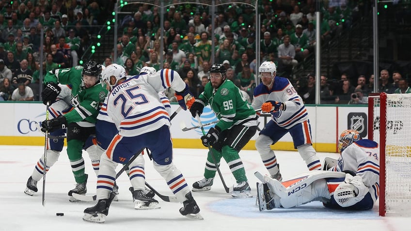 Dallas Stars play against the Edmonton Oilers