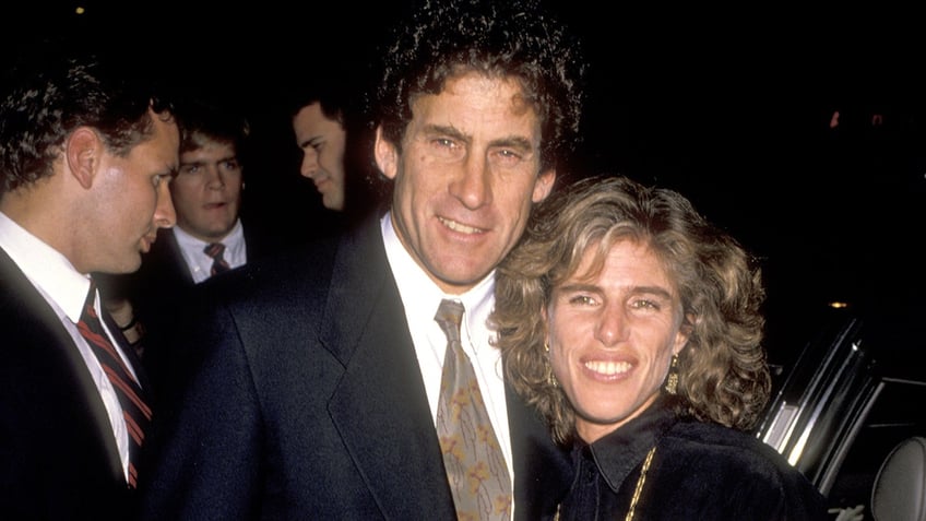 Paul Michael Glaser and his wife Elizabeth hugging