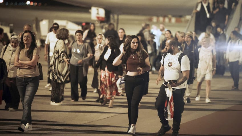 people evacuating Israel
