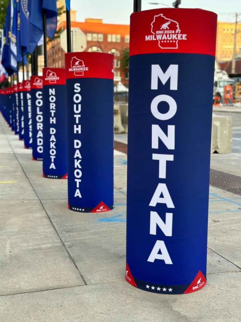 state flags decorations make america great once again sign outside rnc convention