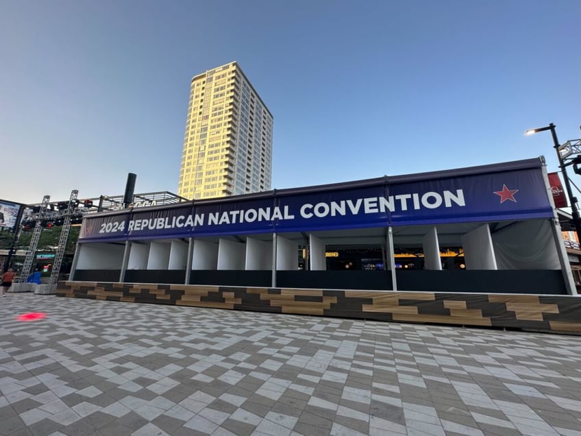 state flags decorations make america great once again sign outside rnc convention