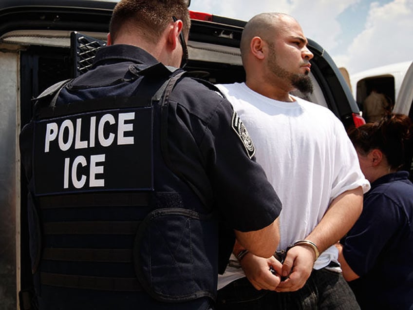 Chicago Sanctuary - Rodolfo Gonzalez-Murillo is moved from a van to a jet chartered by U.S