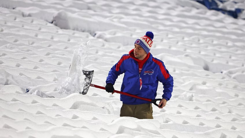 Bills grounds crews clear snow