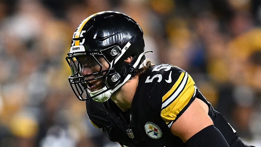 steelers cole holcomb suffers gruesome leg injury that broadcast wont show on replay