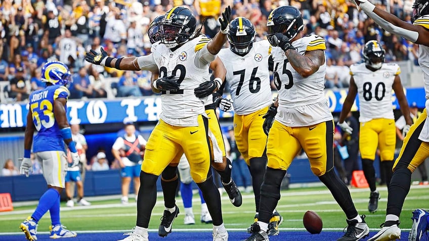 steelers fight back from fourth quarter deficit to beat rams