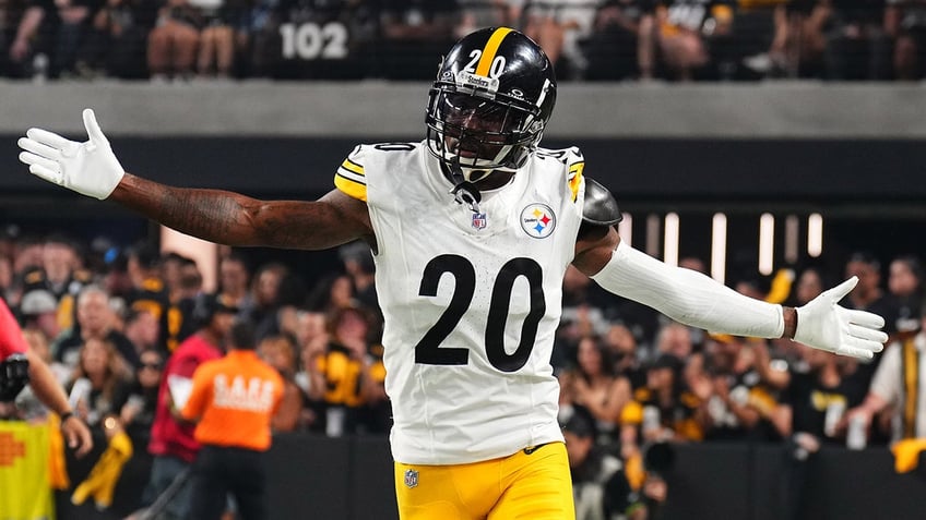 steelers hold off raiders late surge to come away with road victory