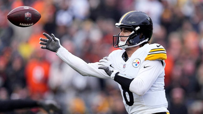 steelers outlast bengals as offense finally breaks out