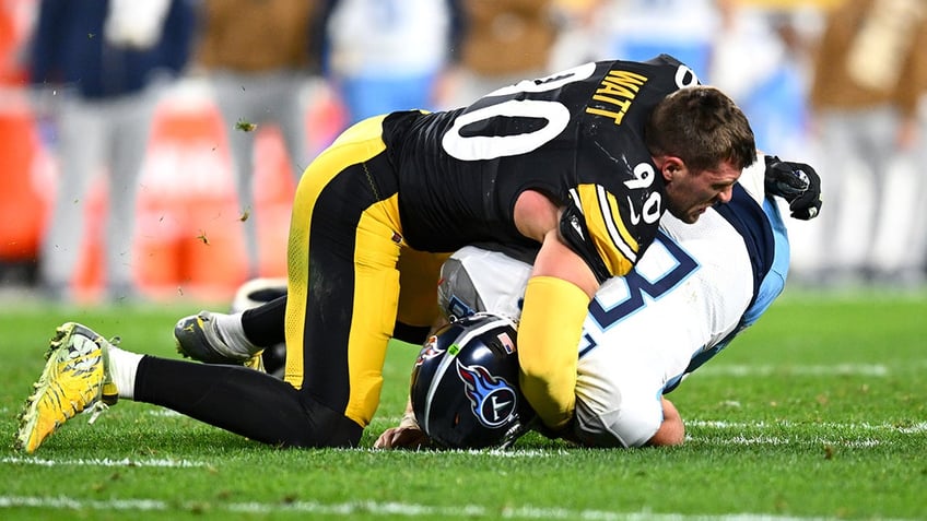 steelers tj watt sacks rookie will levis despite having helmet ripped off