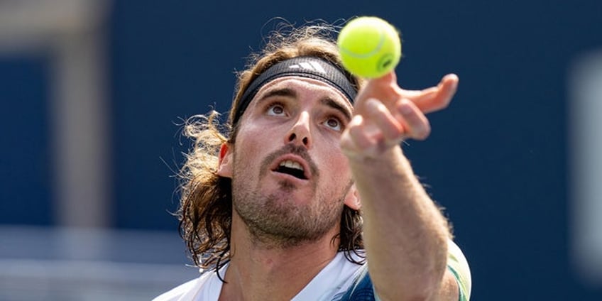 stefanos tsitsipas says fan was imitating a bee confronts alleged culprit she needs to go