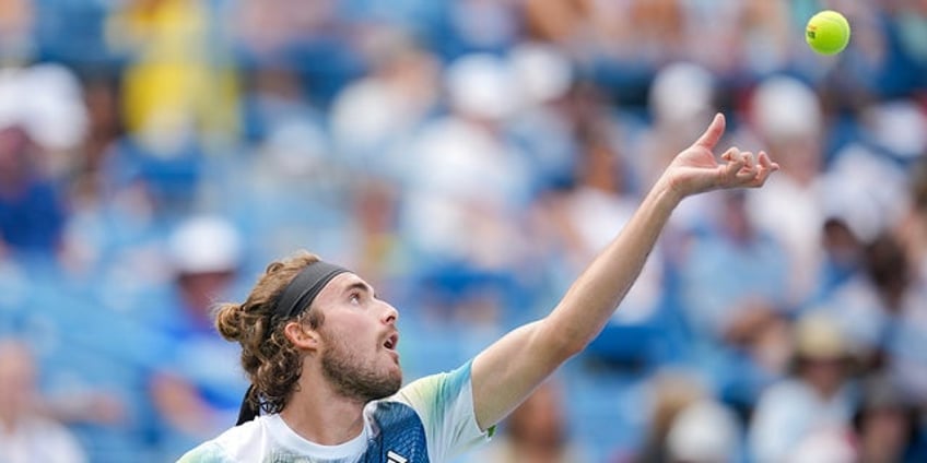 stefanos tsitsipas says fan was imitating a bee confronts alleged culprit she needs to go