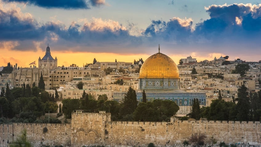 steps where jesus walked and healed a blind man unearthed for first time in 2000 years