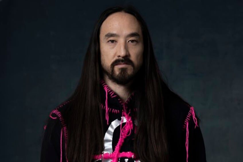 steve aoki builds a universe on hiroquest 2 double helix he also plans to go to the moon