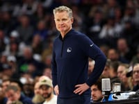 Steve Kerr Wears Harvard Shirt in Response to Trump Funding Freeze: ‘Stand Up to the Bully’