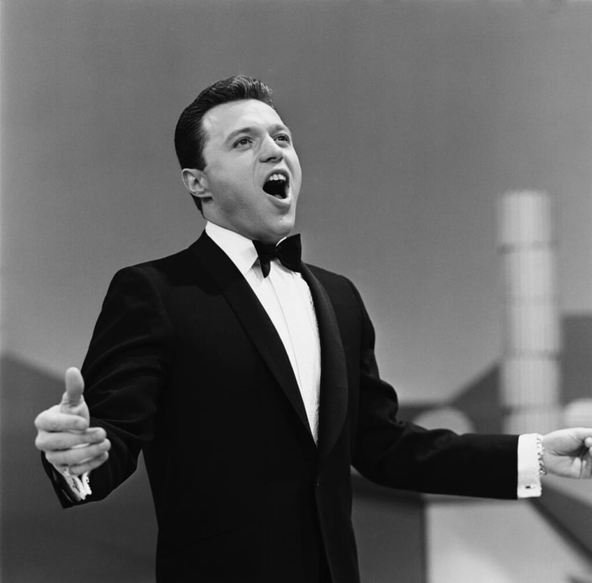 steve lawrence singer entertainer and half of popular stage duo steve eydie dies at 88