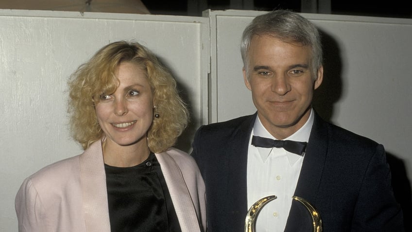 Victoria Tennant and Steve Martin posing together