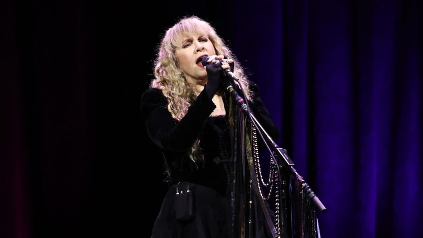 Stevie Nicks singing