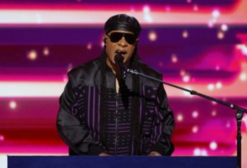 Stevie Wonder announces political-themed tour for October