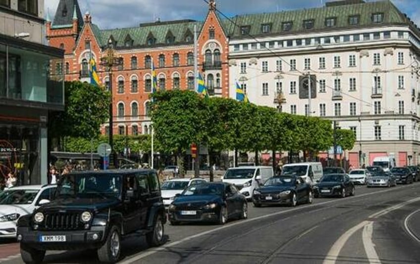 stockholm to ban gas and diesel cars starting in 2025