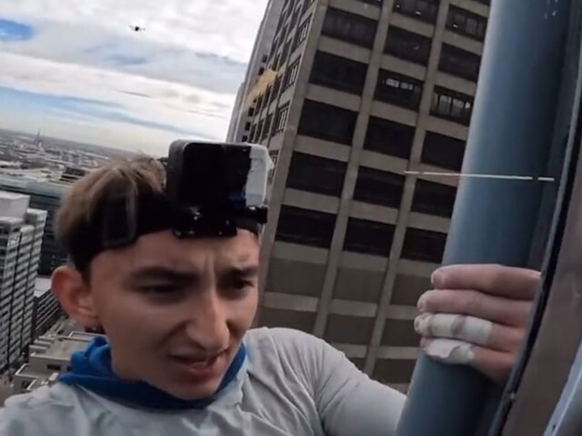 stop banging dude pro life spider man climbs chicago skyscraper argues with police through window