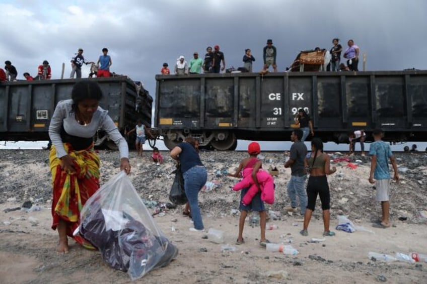 stopped train left hundreds of migrants stranded in mexican desert