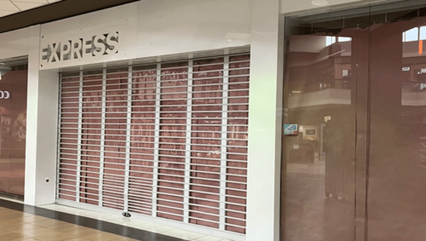 store closures outpace openings amid historic shift to service based tenants