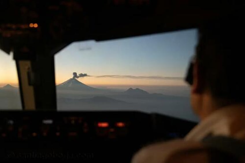 storm pilot photographer captures breathtaking images from 40000 feet