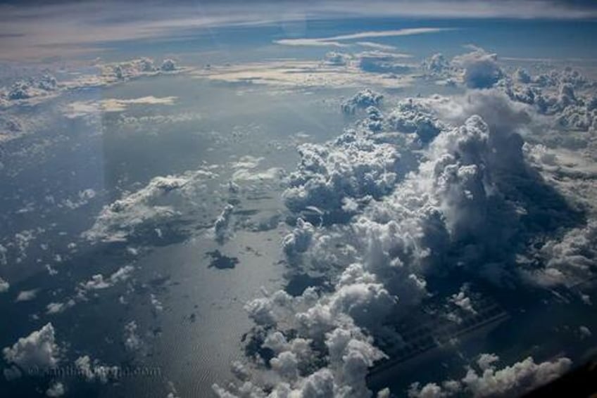 storm pilot photographer captures breathtaking images from 40000 feet