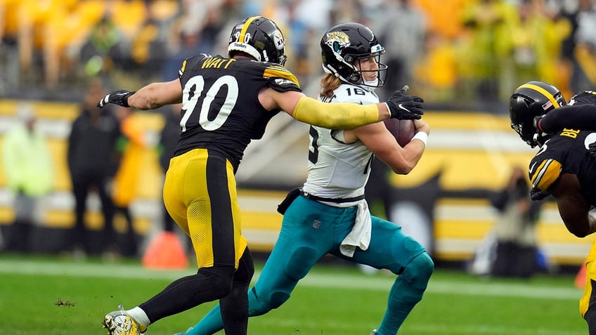 streaking jaguars slug their way past pittsburgh as steelers lose quarterback kenny pickett to injury