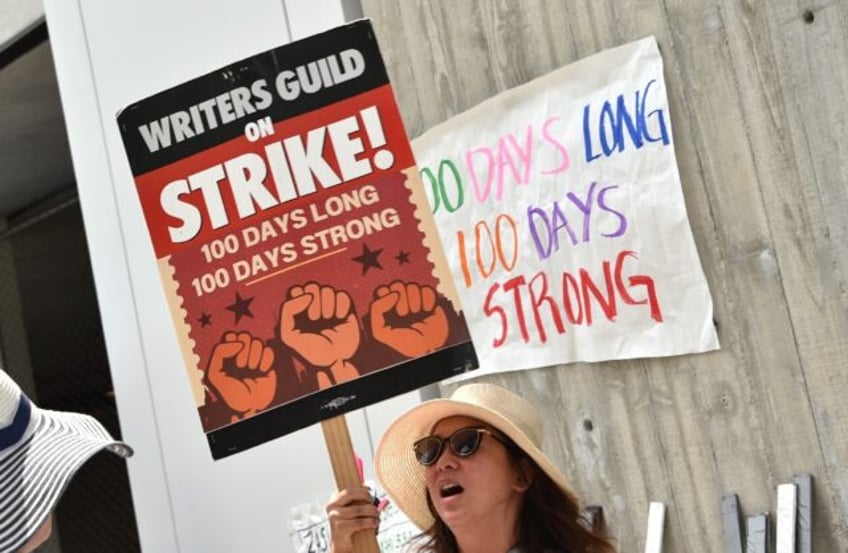 striking hollywood writers return to bargaining table with studios