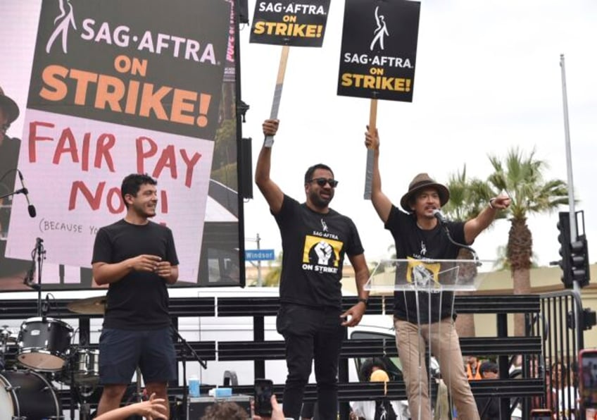 striking hollywood writers studios to resume negotiations next week