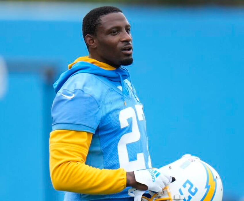 struggling chargers cornerback jc jackson has arrest warrant issued in massachusetts