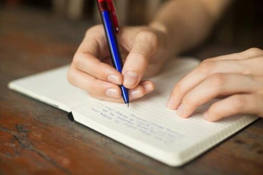 study finds handwriting increases brain connectivity