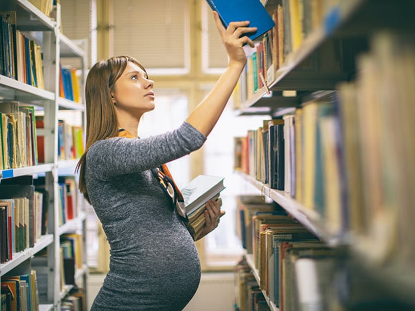 study many college campuses are failing pregnant and parenting students