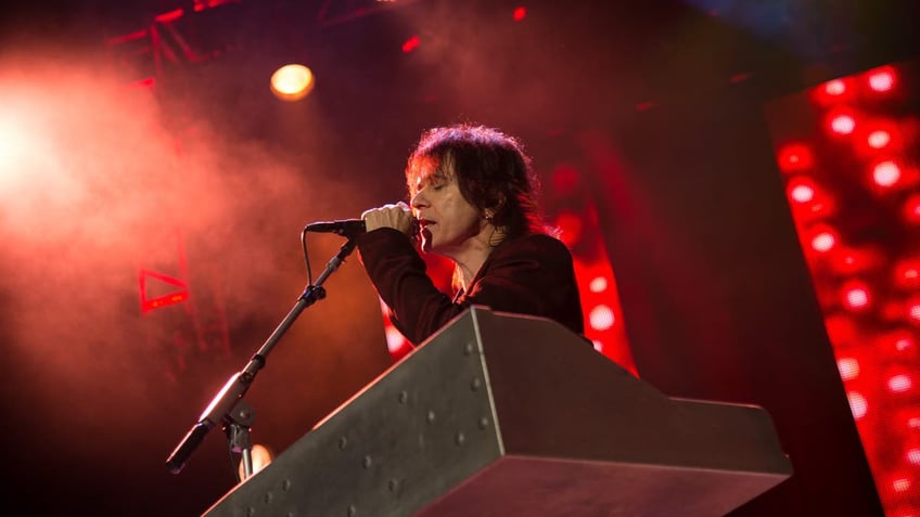lawrence gowan performing during tour with foreigner and styx in 2014