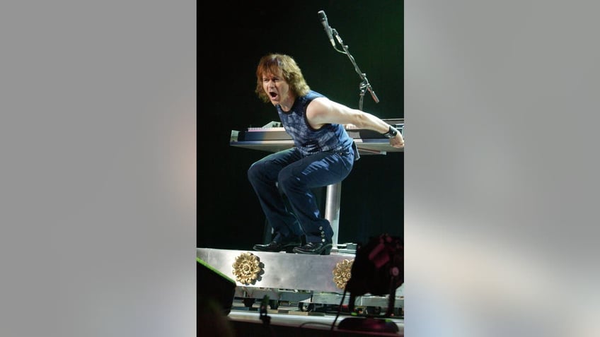 lawrence gowan performing with styx in 2003