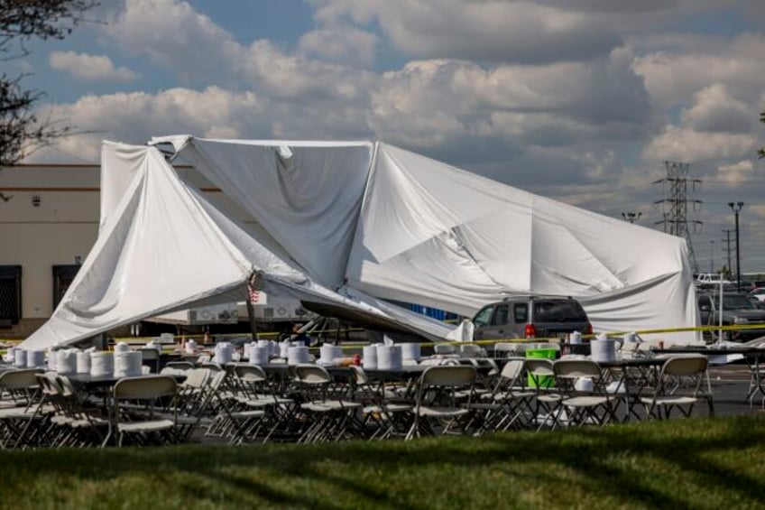 suburban chicago tent collapse injures at least 26 including 5 seriously police say