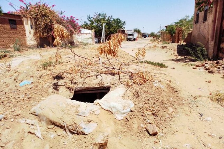 Desperate for safety from bombardment of Sudan's besieged city of El-Fasher, Darfur, resid