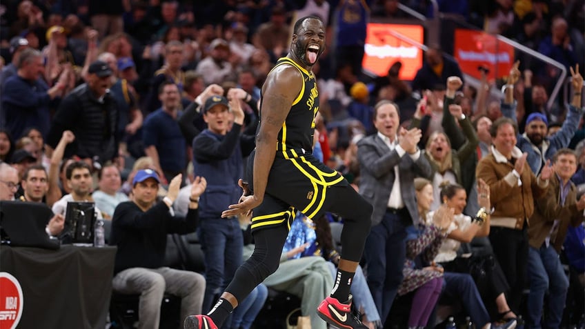 Draymond Green celebrates a basket