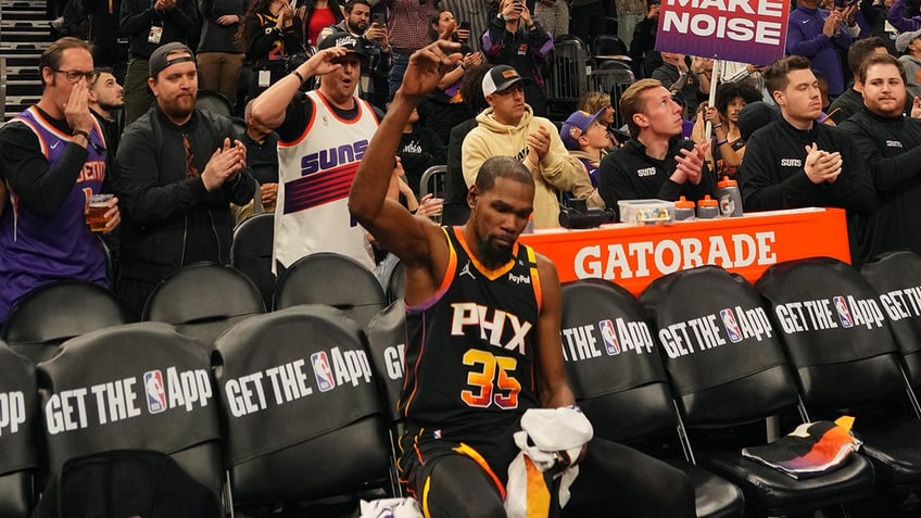 Kevin Durant salutes fans