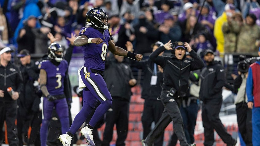 Lamar Jackson celebrates a touchdown