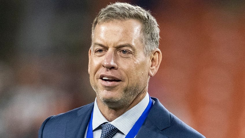 super bowl champ troy aikman responds to meme labeling him white jay z