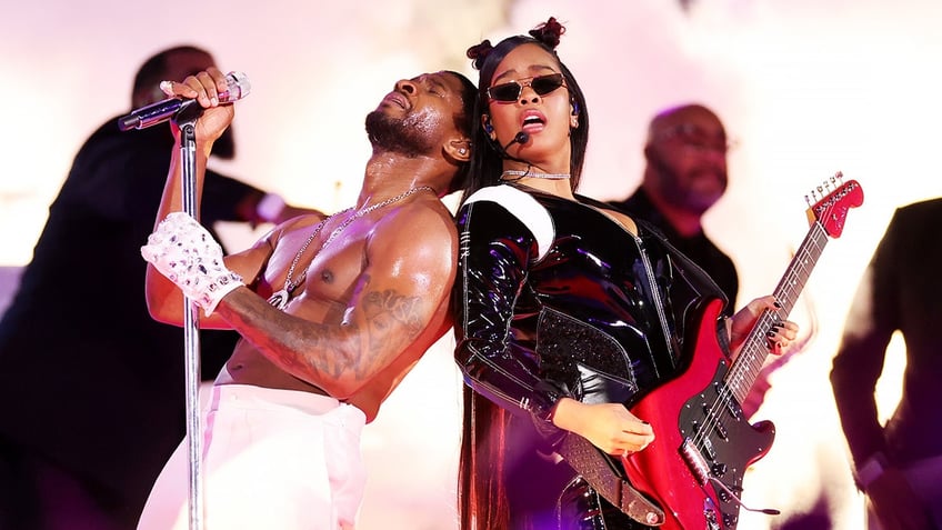 A photo of Usher and H.E.R. at halftime show