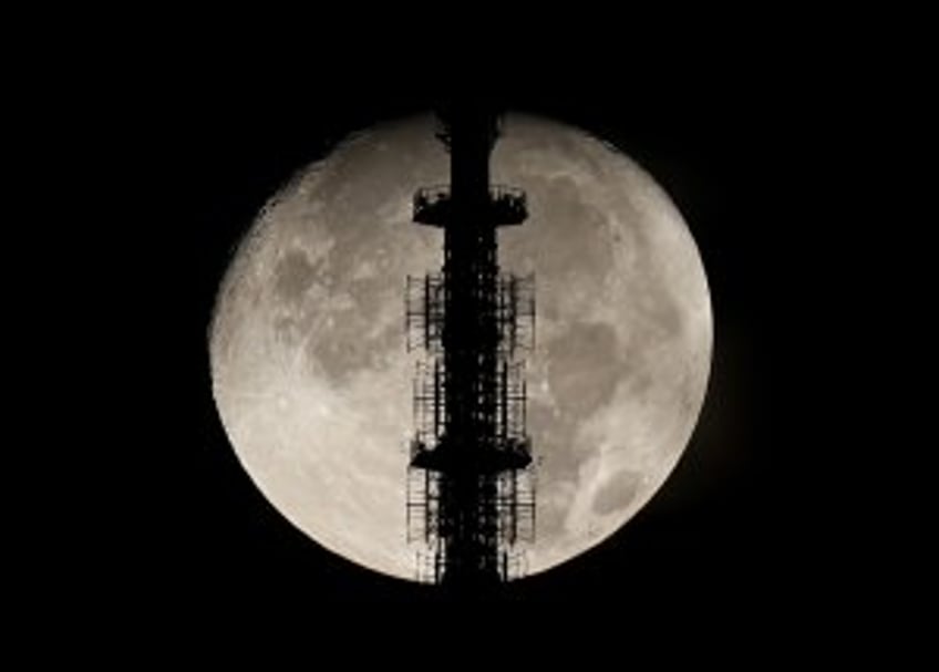 Super Harvest Moon, partial lunar eclipse to combine for rare celestial trifecta