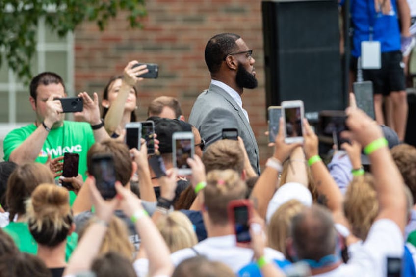 supporters of lebron james i promise school accuse school board of bullying for releasing test scores