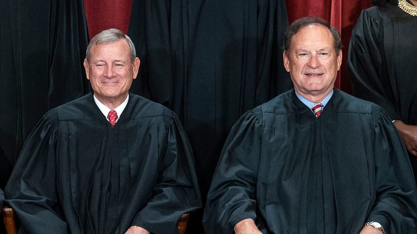 Roberts and Alito sit together for Supreme Court photo