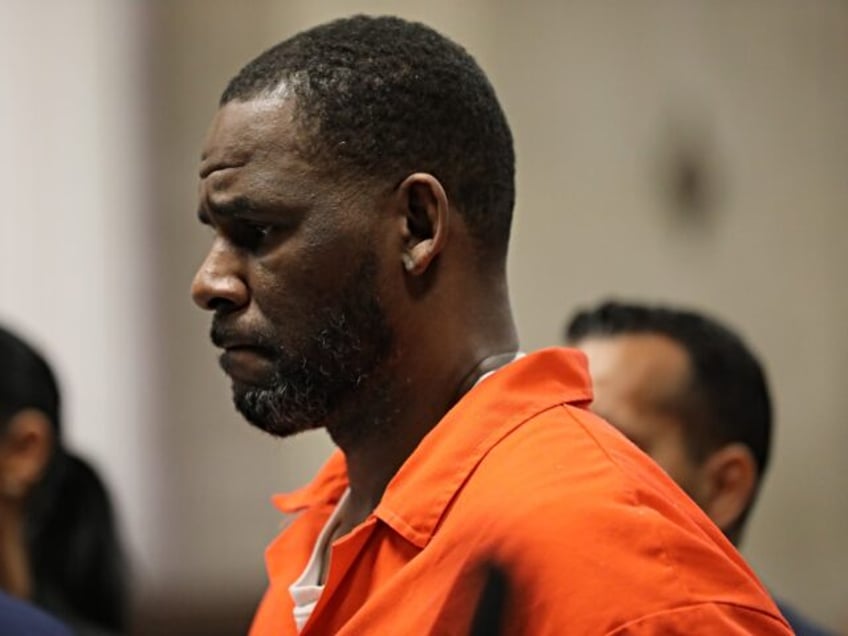 CHICAGO, IL - SEPTEMBER 17: Singer R. Kelly appears during a hearing at the Leighton Crimi